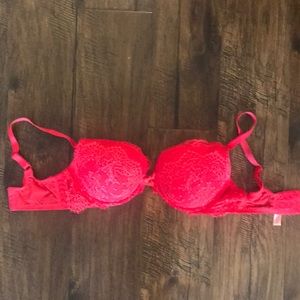 Lace detailed push up bra
